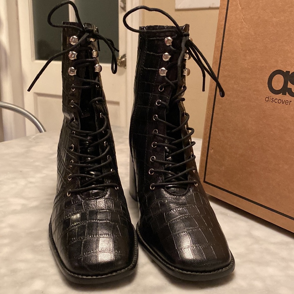 ASOS Design Rivet Leather Lace Up Boot - Picture 2 of 7